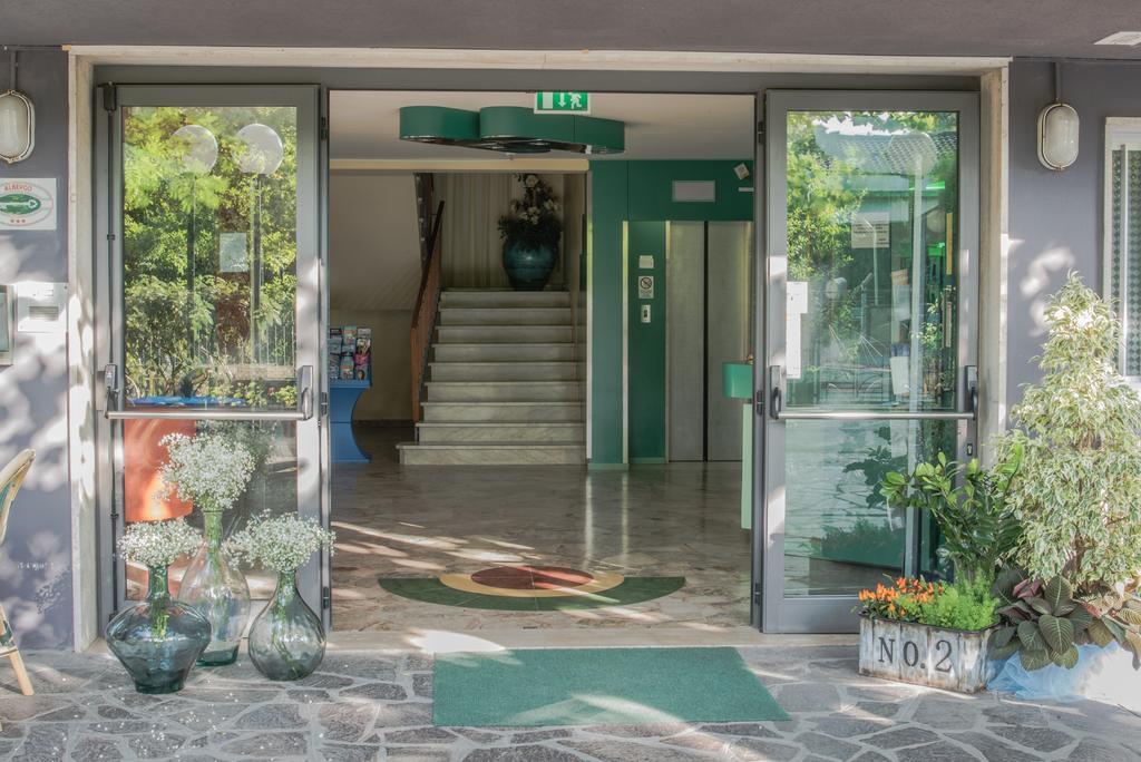 Hotel Mirage Белариа-Игеа Марина Екстериор снимка